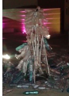 Statte, giovani vandali distruggono l’albero di Natale realizzato con le bottiglie di plastica
