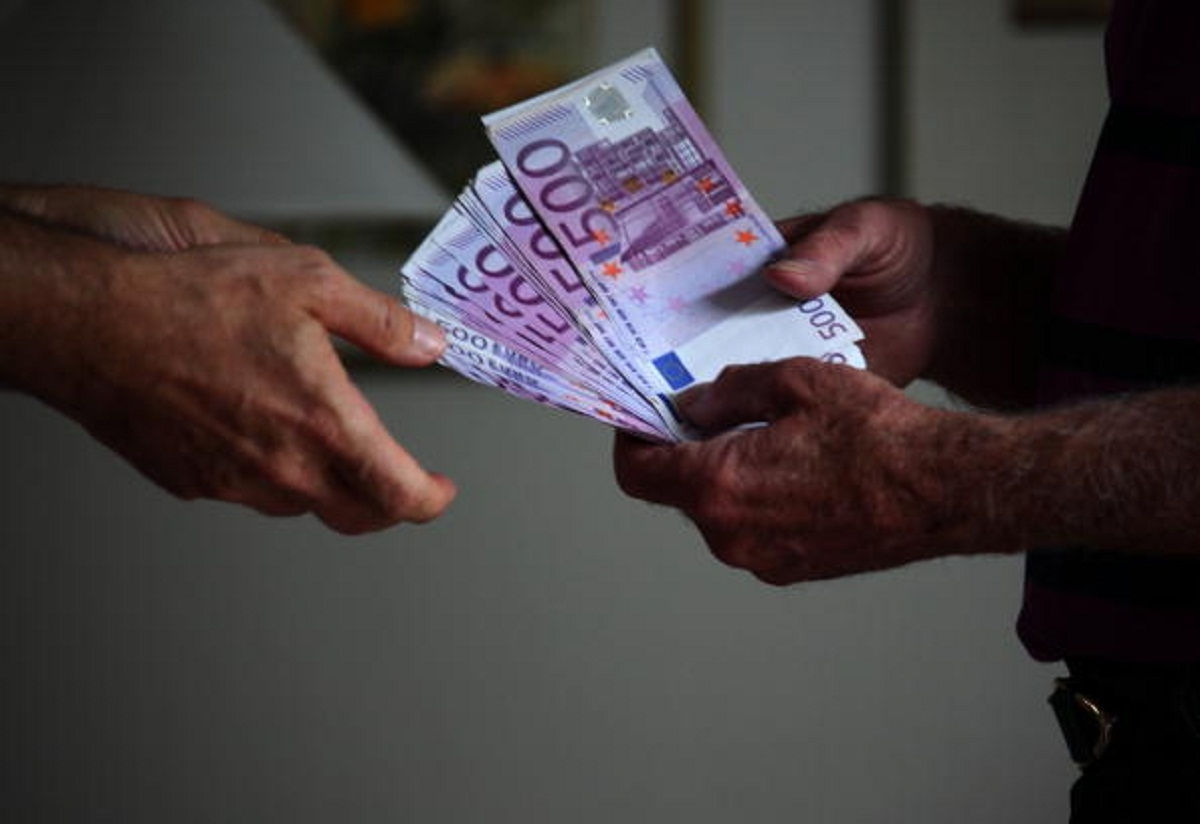 Statte, prestavano soldi con interessi annuali fino al 3600%: Gdf arresta due usurai