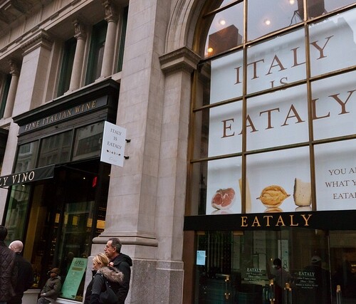 Tapiro d’Oro a Oscar Farinetti per formaggi e salumi scaduti ad Eataly di New York