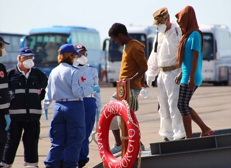 Taranto: 274 migranti sbarcati al molo San Cataldo