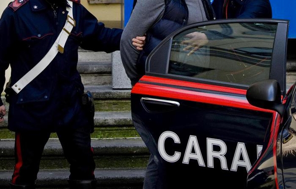 Taranto, accoltella il padre del rivale in amore: 16enne arrestato per tentato omicidio
