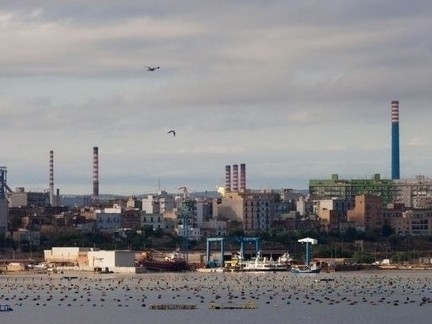 Taranto, Arcelor Mittal presenta ricorso al Tar contro la revisione dell’Aia. Il sindaco: ‘Schiaffo alla città’