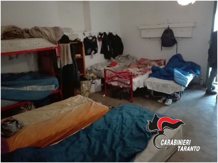 Taranto, braccianti sfruttati e pagati 5 euro al giorno: arrestato 36enne