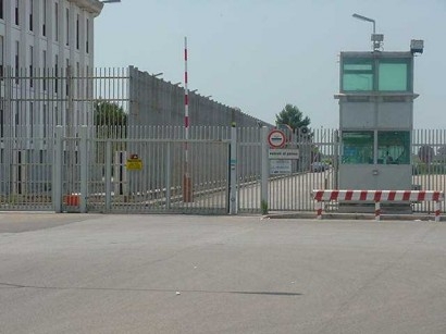 Taranto: detenuto aggredisce 7 agenti e un operatore sociale con un pezzo di vetro