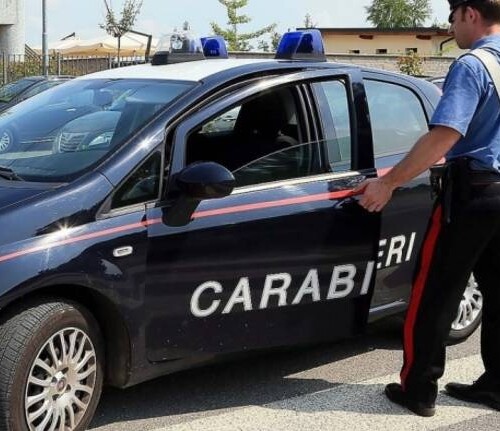 Taranto, due fucili e blocchetti di assegni sequestrati dai carabinieri in una cassaforte