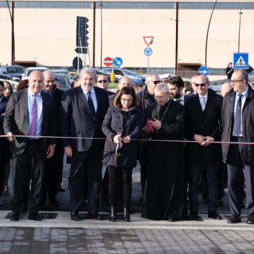 Taranto, Emiliano e la ministra De Micheli inaugurano l’ampliamento del porto