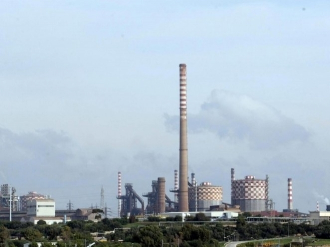 Taranto, il sindaco Melucci lancia l’ultimatum all’Arpa: ‘Servono risposte chiare, non escludo la chiusura dell’ex Ilva”