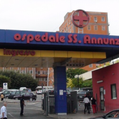 Taranto, illeso dopo un incidente stradale si lancia dal quinto piano dell’ospedale: morto 29enne