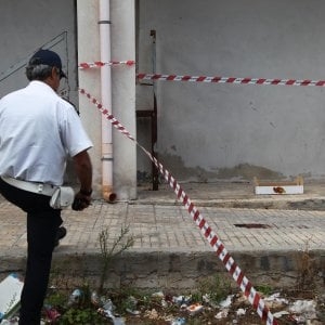 Taranto, interrogato il 49enne che ha tentato di uccidere i suoi figli: ‘Voglio vederli’