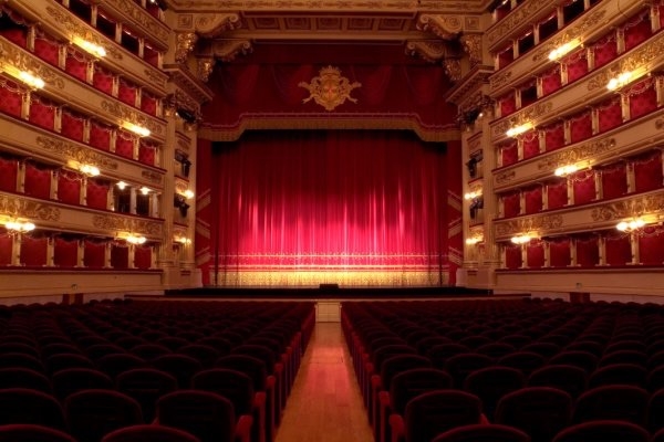 Taranto, presentata la nuova stagione teatrale: attesa per Saviano, Rubini e il musical ‘Le Bal’