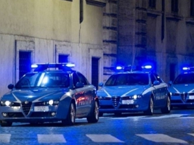 Taranto, rapisce l’ex compagna e tenta di soffocarla: arrestato 25enne