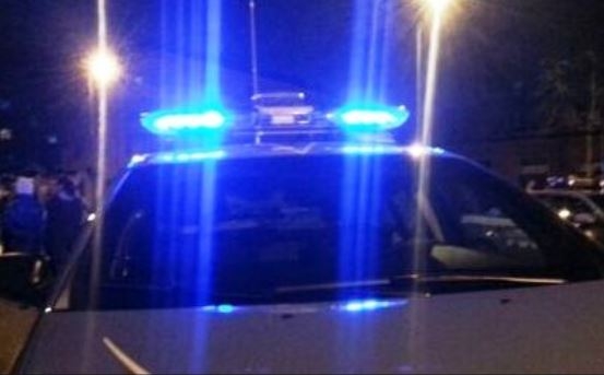 Taranto, si barrica in casa con il figlio minorenne della compagna: arrestato 36enne