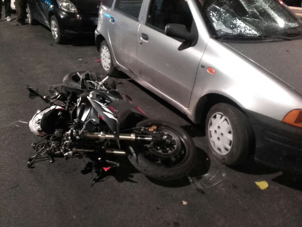 Taranto sotto shock: un uomo confessa di aver sgozzato una donna in Sicilia, l’altro cade da moto e muore
