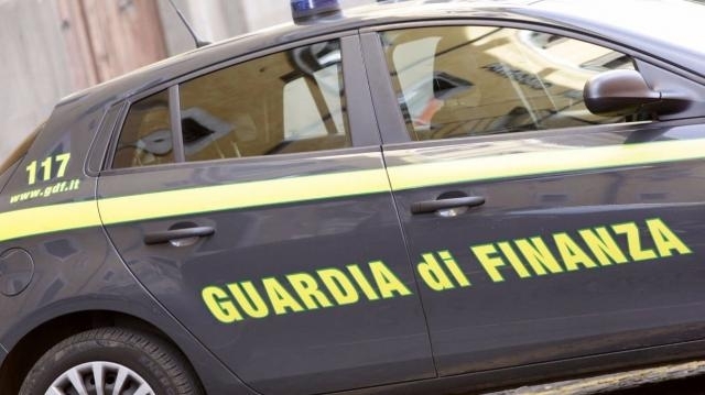 Taranto, tangenti in Marina: 500 mila euro sequestrati all’ex direttore di Maricommi