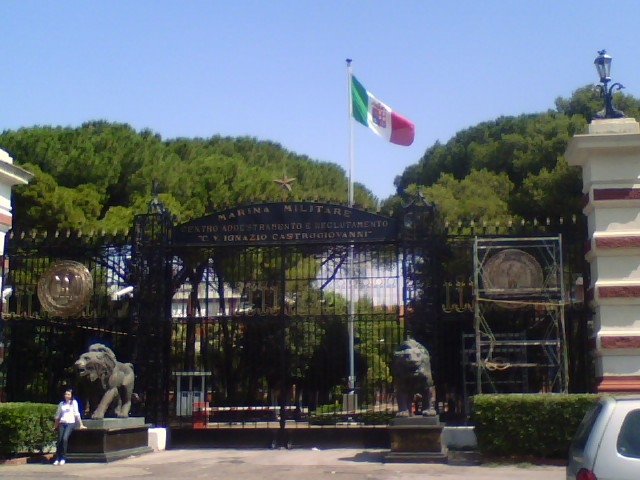 Taranto, ufficiale della Marina Militare arrestato per corruzione