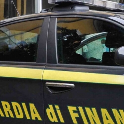Taranto, vendevano pc online senza pagare l’Iva: Gdf sequestra beni per 20 milioni di euro