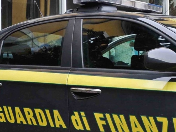 Taranto, vendevano pc online senza pagare l’Iva: Gdf sequestra beni per 20 milioni di euro