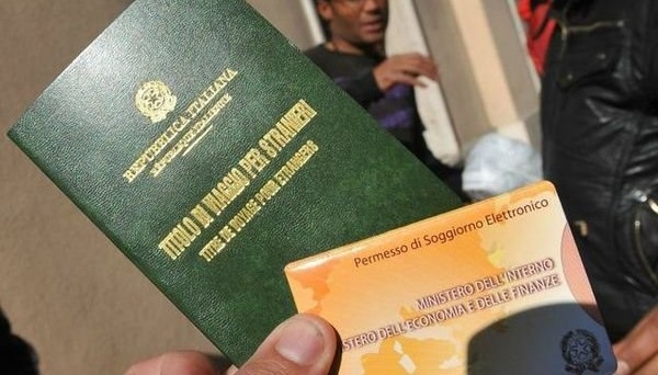 Tassa sul permesso di soggiorno, il ministero dell’Interno e delle Finanze dovranno risarcire un cittadino straniero
