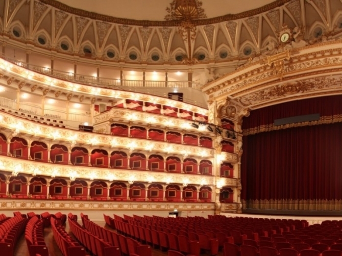 Teatro Petruzzelli, il legale della famiglia Messeni Nemagna chiede il pignoramento. Il comune si oppone