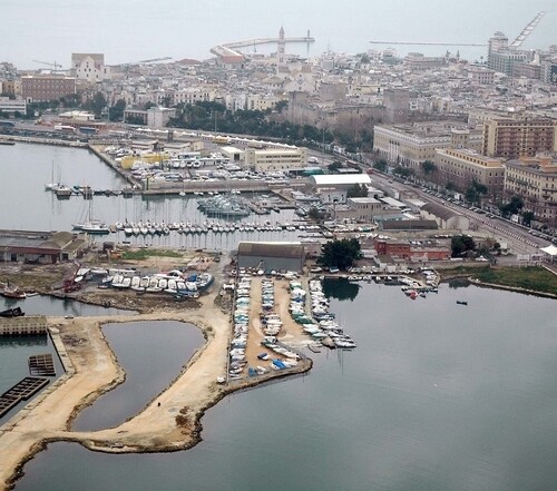 Terrorismo, Bari è la centrale dei documenti falsi per jihadisti