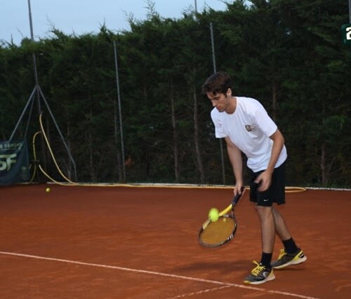 Torneo ‘Gold Night’, il grande tennis infiamma le notti del Njlaya club (VIDEO)