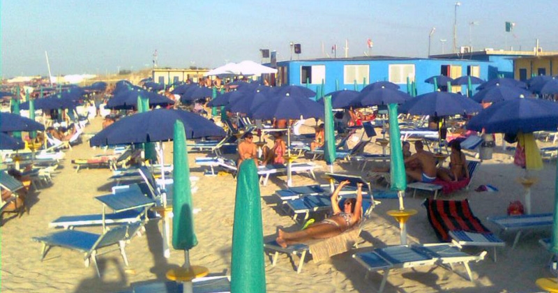Torre Chianca, un ordigno provoca ingenti danni al lido ‘La Cambusa’