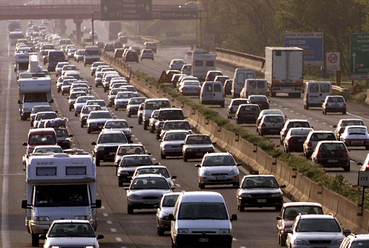 Traffico, bollino nero in Puglia: rallentamenti e code sulle arterie principali