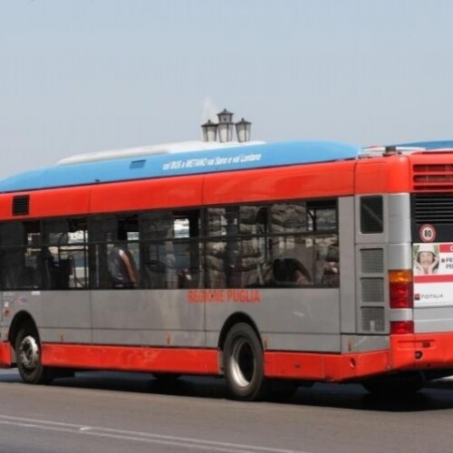 Trasporti, aumentano i baresi che usano l’autobus. Amtab: ‘Due milioni di euro in più rispetto al 2014’