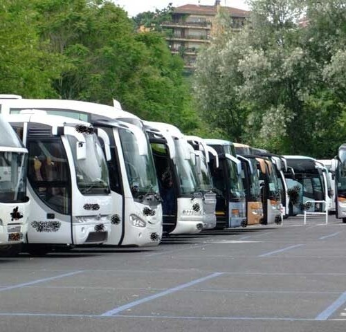 Trasporti in Puglia, indagine su bus usati per gite scolastiche e tour turistici: 535 non sono revisionati