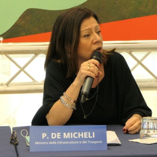 Trasporti, la ministra De Micheli: ‘In arrivo collegamenti Bari-Napoli e Lecce-Milano’