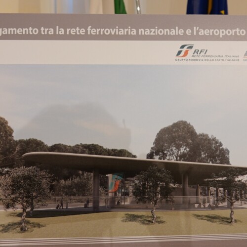 Trasporti, presentato il collegamento tra l’aeroporto del Salento e la stazione di Brindisi