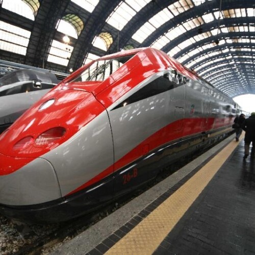 Trenitalia chiude all’allungamento della tratta Milano-Bari: ‘Il Frecciarossa non arriverà in Salento’