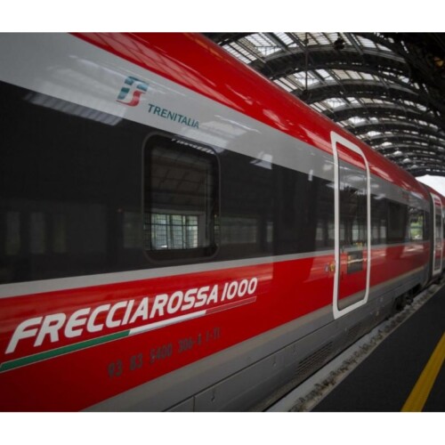 Treno Milano-Bari senz’aria condizionata per un guasto: viaggio da incubo per i passeggeri