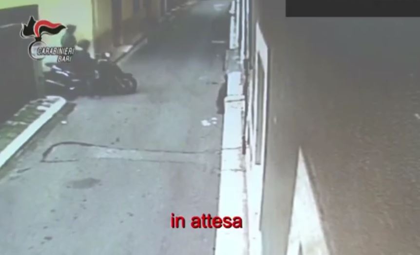 Triggiano, uomo gambizzato in strada: arrestati gli autori della sparatoria