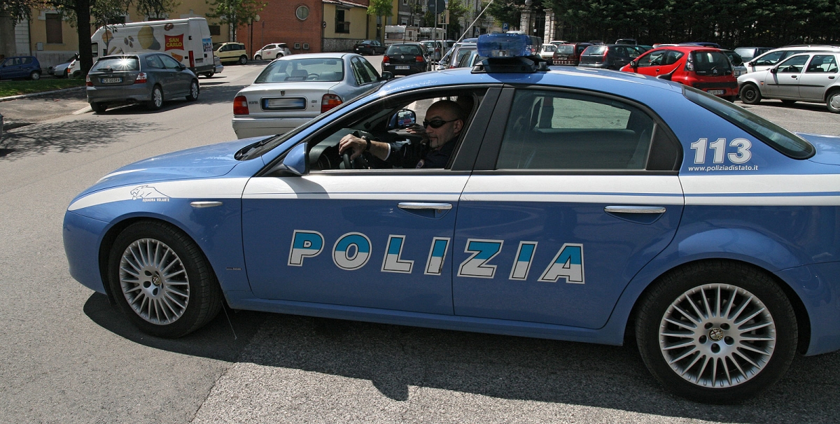 Utilizzavano chat erotiche per estorcere denaro, in manette due uomini