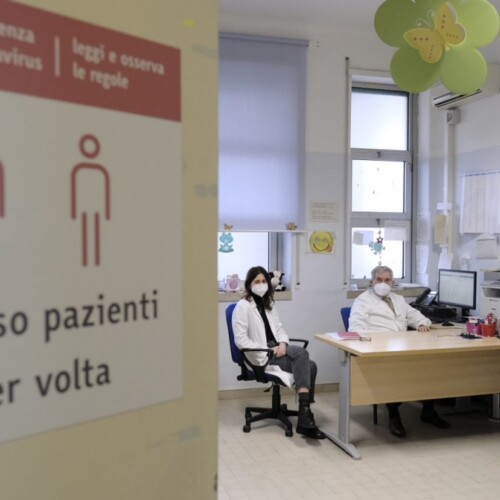 Vaccinazioni Covid, da domani attivi a Bari i centri vaccinali ex Cto, Japigia e Carbonara