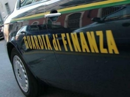Vendevano mascherine FFP3 chiedendo il pagamento anticipato: Gdf scopre truffa a Francavilla Fontana