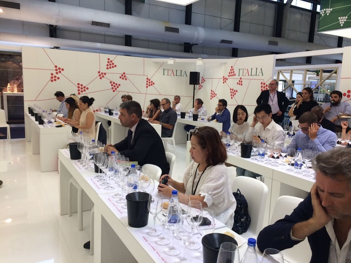 Vinexpo di Bordeaux, la Puglia raccontata al pubblico internazionale con il Primitivo di Manduria di Claudio Quarta