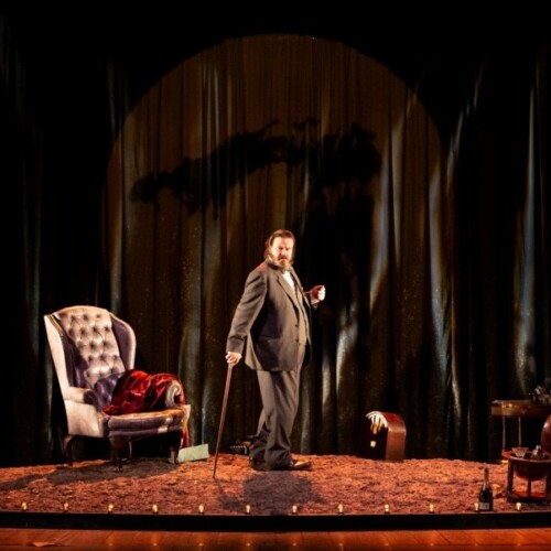 ‘Winston vs Churchilll’, Giuseppe Battiston protagonista dello spettacolo in scena al Teatro Palazzo