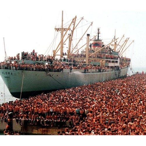 XXXI ANNIVERSARIO DELL’ARRIVO DELLA VLORA NEL PORTO LUNEDÌ L’INIZIATIVA IN LARGO “SONO PERSONE” A SAN GIROLAMO