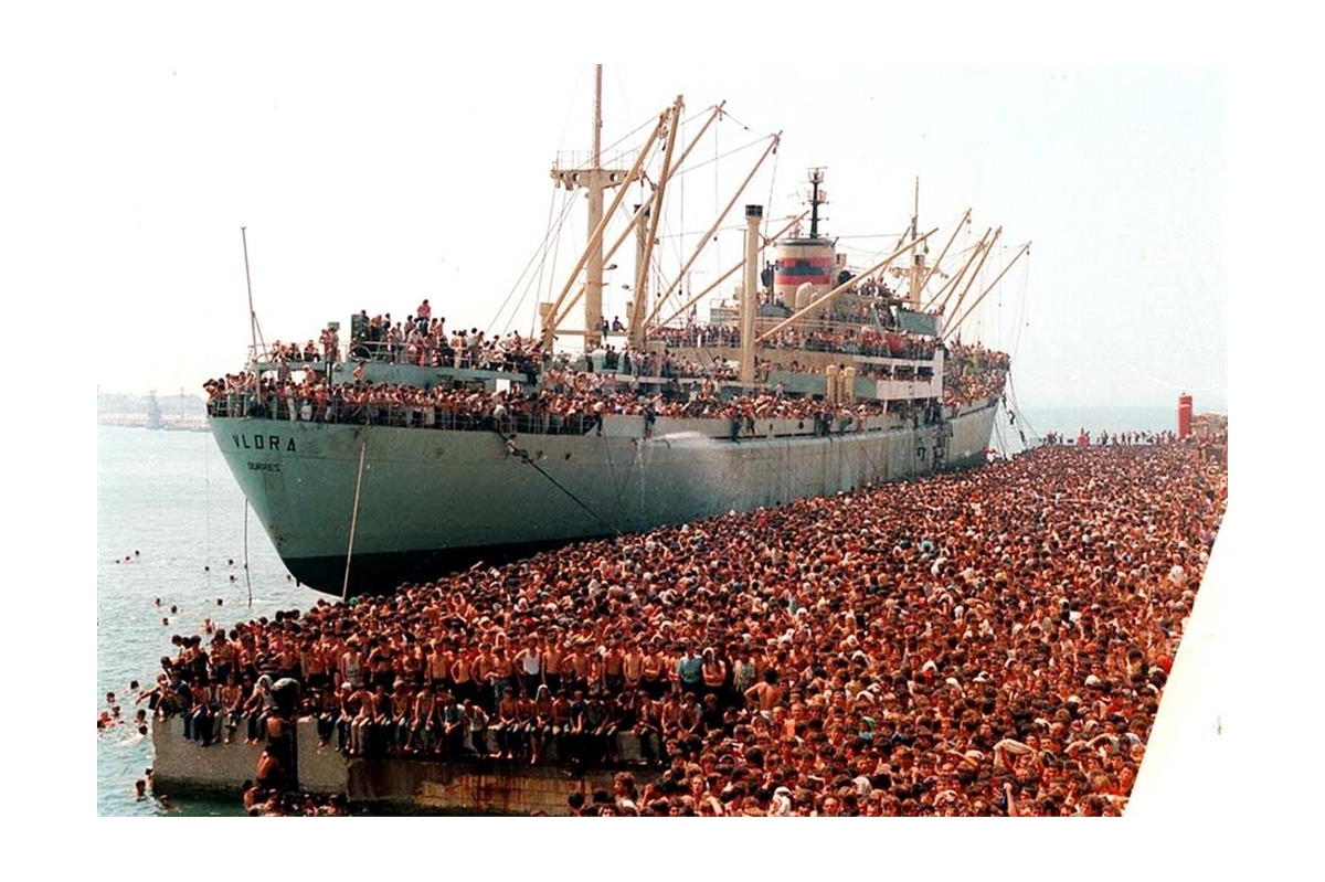 XXXI ANNIVERSARIO DELL’ARRIVO DELLA VLORA NEL PORTO LUNEDÌ L’INIZIATIVA IN LARGO “SONO PERSONE” A SAN GIROLAMO