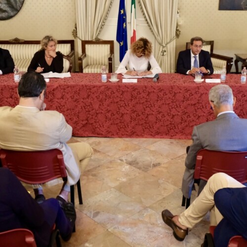 Xylella, Emiliano incontra la ministra Lezzi a Lecce: ‘Situazione che richiede un intervento immediato’