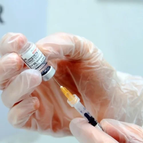 Vaccinazione degli operatori sanitari: la situazione in Puglia e cosa prevede la legge regionale
