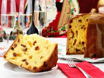 Natale, dalle domande scomode alla tv: cosa evitare per una tavola a prova di galateo