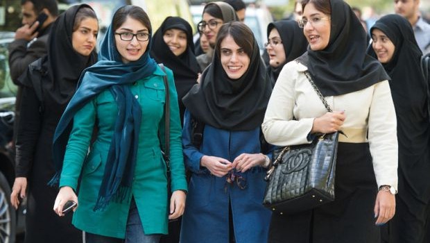 Approvata all’unanimità la mozione di solidarietà e vicinanza alle donne iraniane