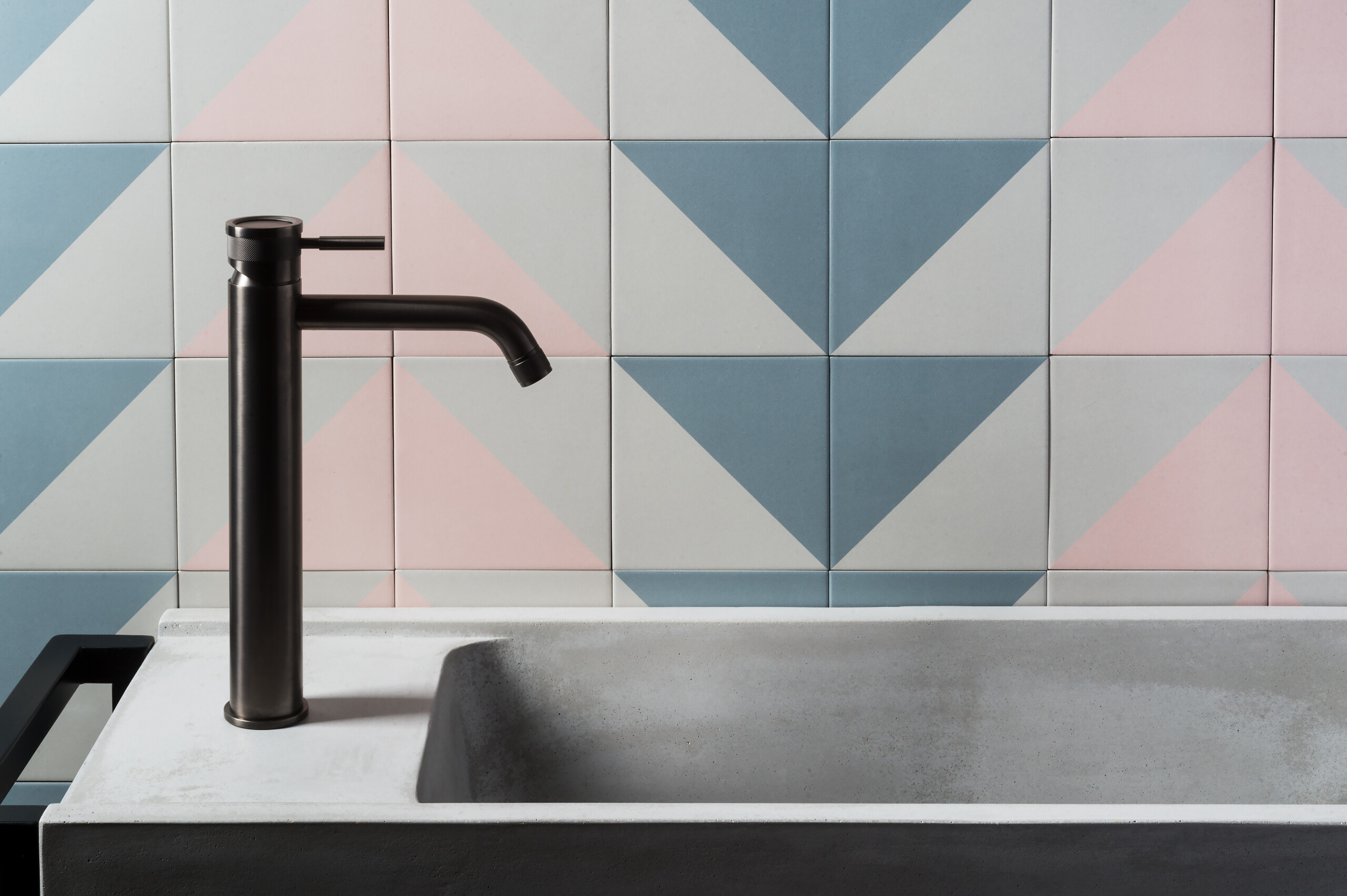 Due giovani imprenditori pugliesi hanno dato vita ad uno spazio di design dedicato a rubinetteria in acciaio inox per il bagno e la cucina