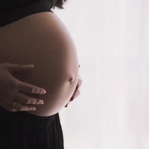Regione Puglia: approvata la delibera per l’attuazione degli interventi a tutela delle donne in gravidanza in situazioni di difficoltà