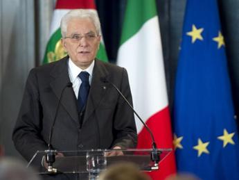 Violenza sulle donne, Mattarella: “Non possiamo limitarci a indignazioni a intermittenza”