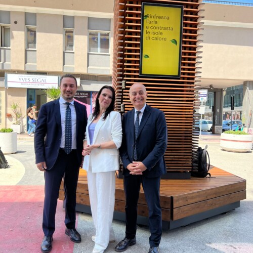 INAUGURATA A BARI “CITY TREE” LA STRUTTURA CHE ASSORBE LO SMOG E RILASCIA ARIA PULITA