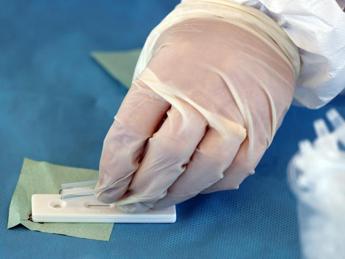 Covid oggi Italia, in aumento nuovi casi e incidenza nell’ultima settimana